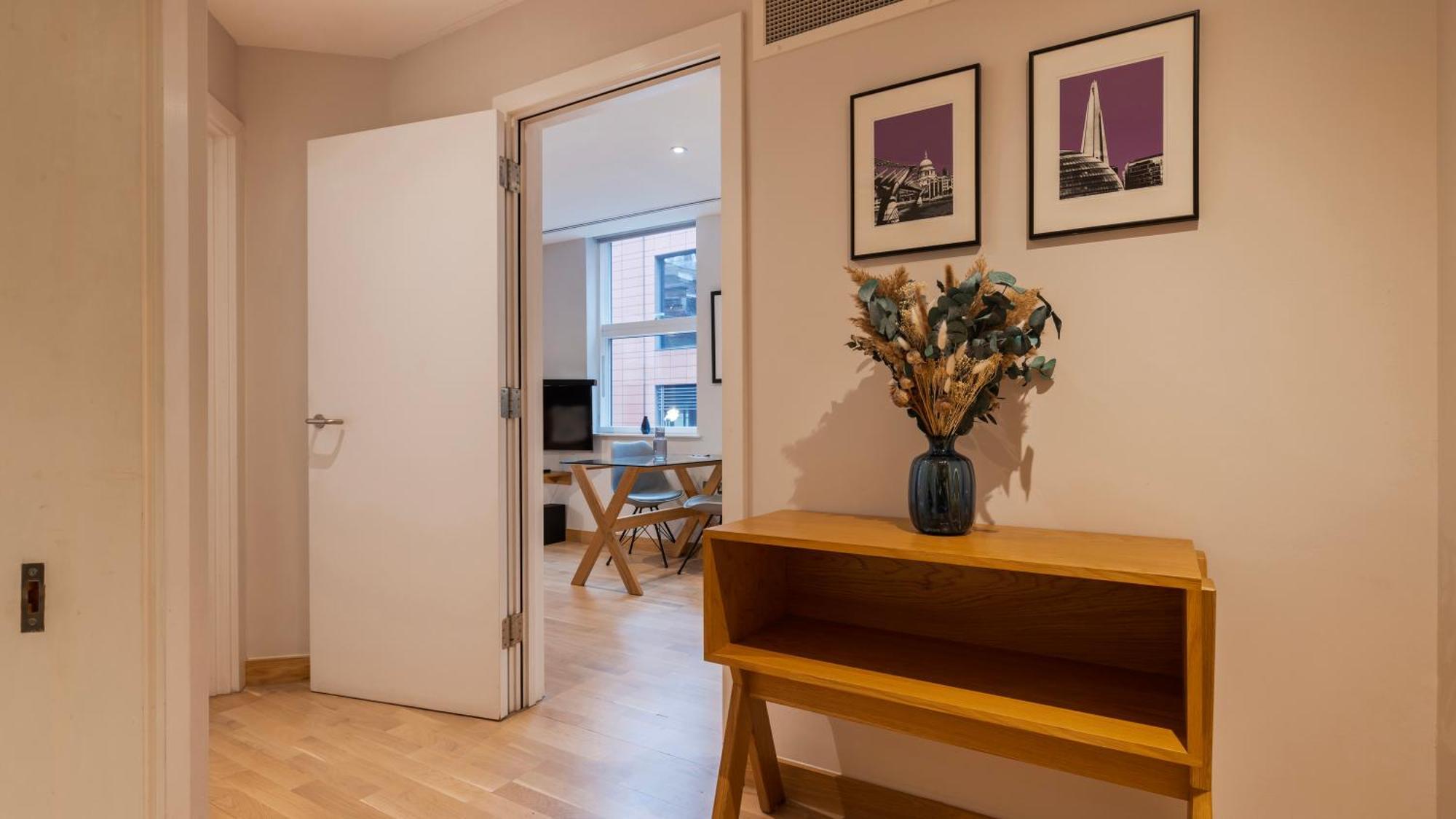 Barbican Serviced Apartments By Lovelystay Лондон Экстерьер фото