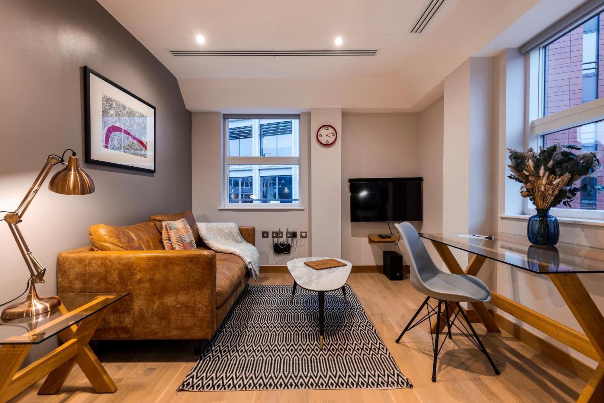 Barbican Serviced Apartments By Lovelystay Лондон Экстерьер фото