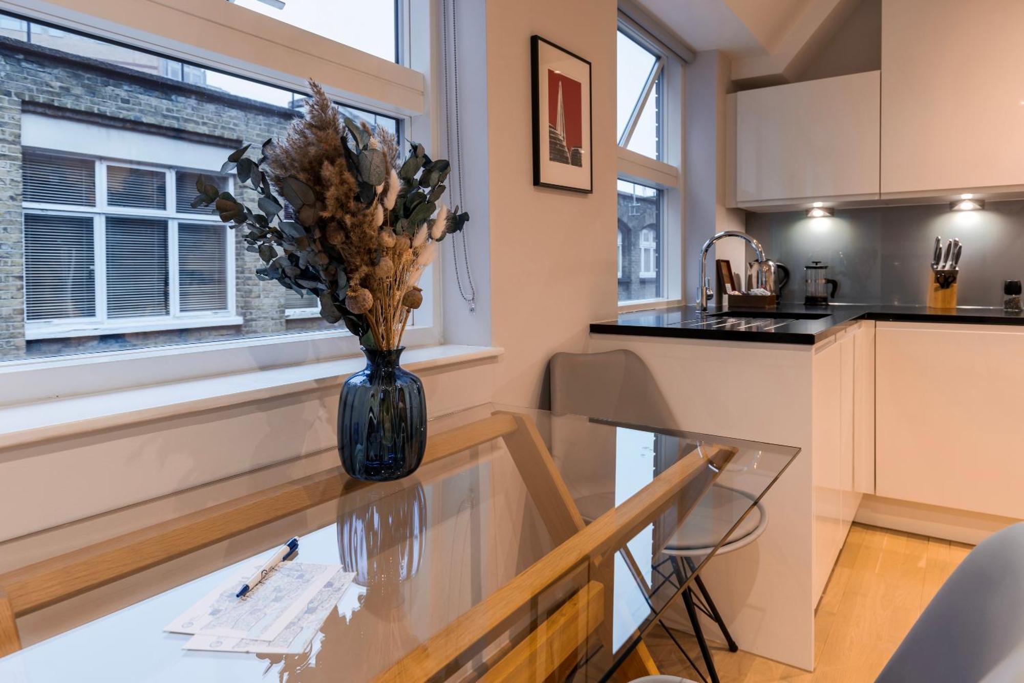 Barbican Serviced Apartments By Lovelystay Лондон Экстерьер фото