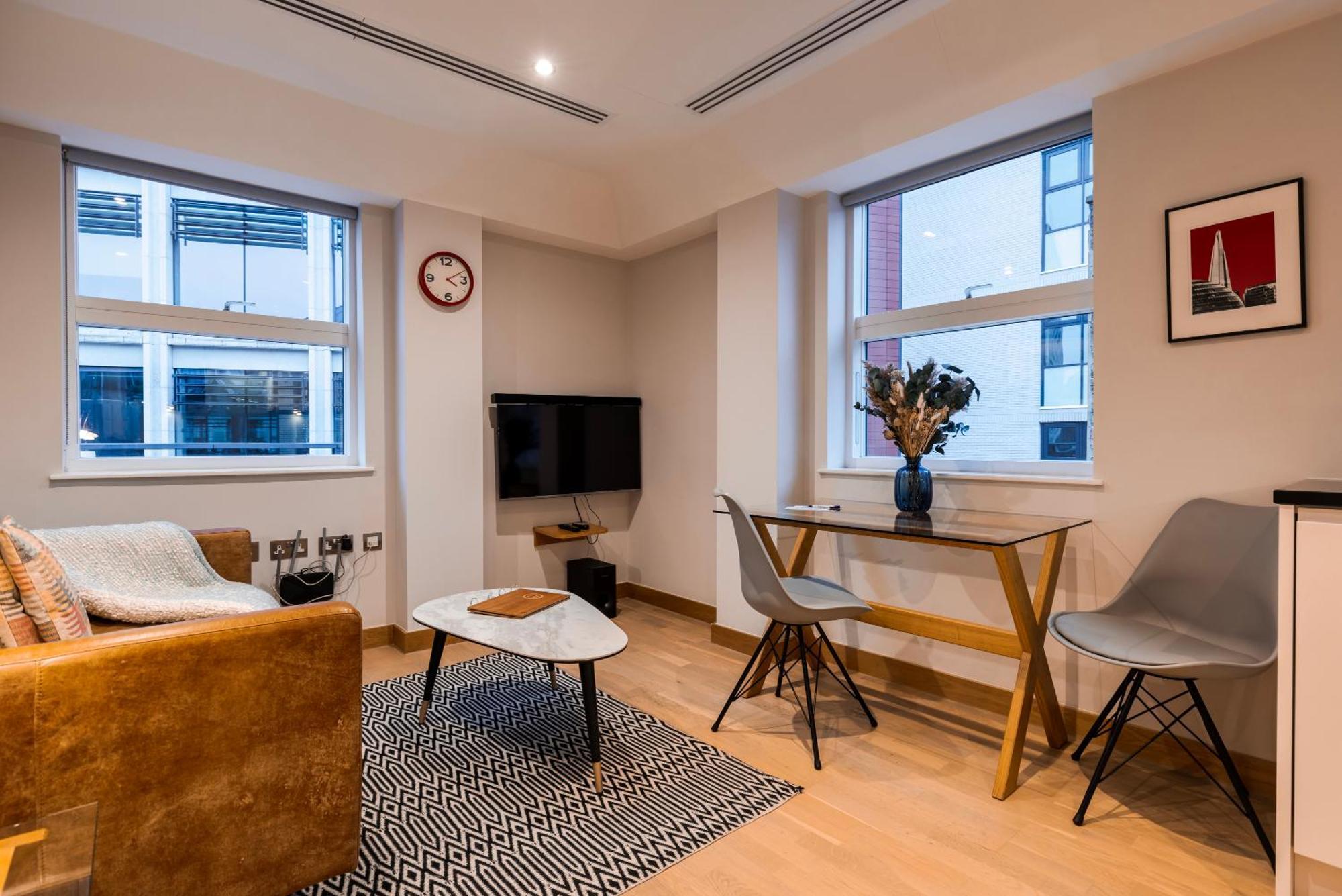 Barbican Serviced Apartments By Lovelystay Лондон Экстерьер фото
