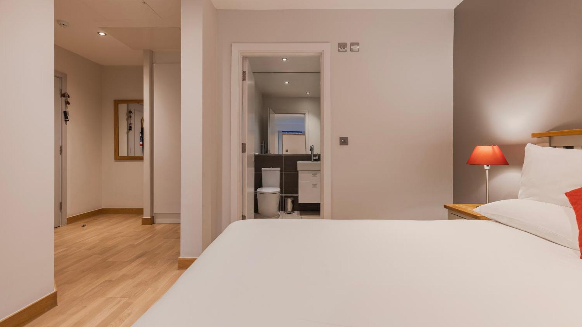 Barbican Serviced Apartments By Lovelystay Лондон Номер фото