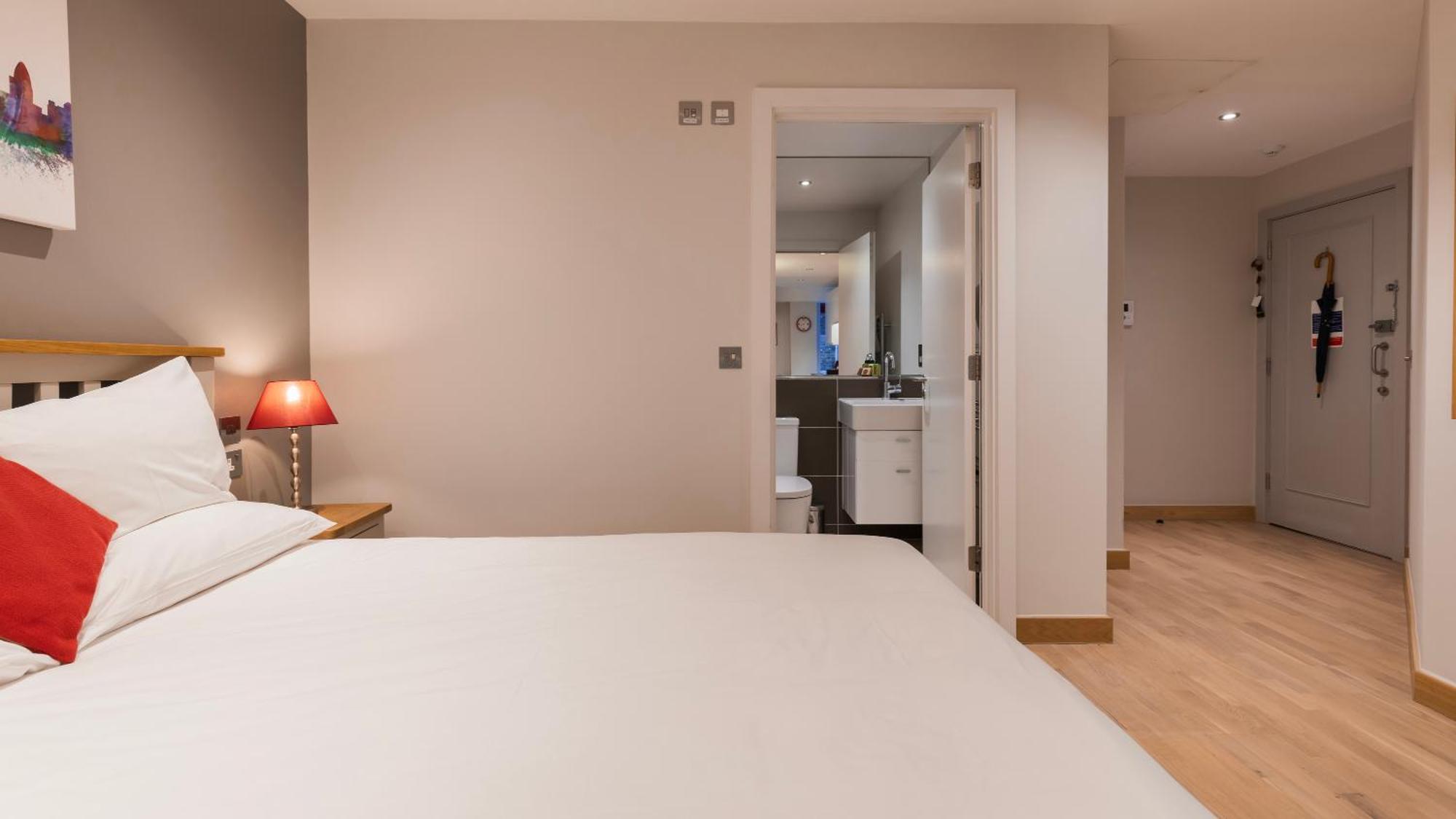 Barbican Serviced Apartments By Lovelystay Лондон Экстерьер фото