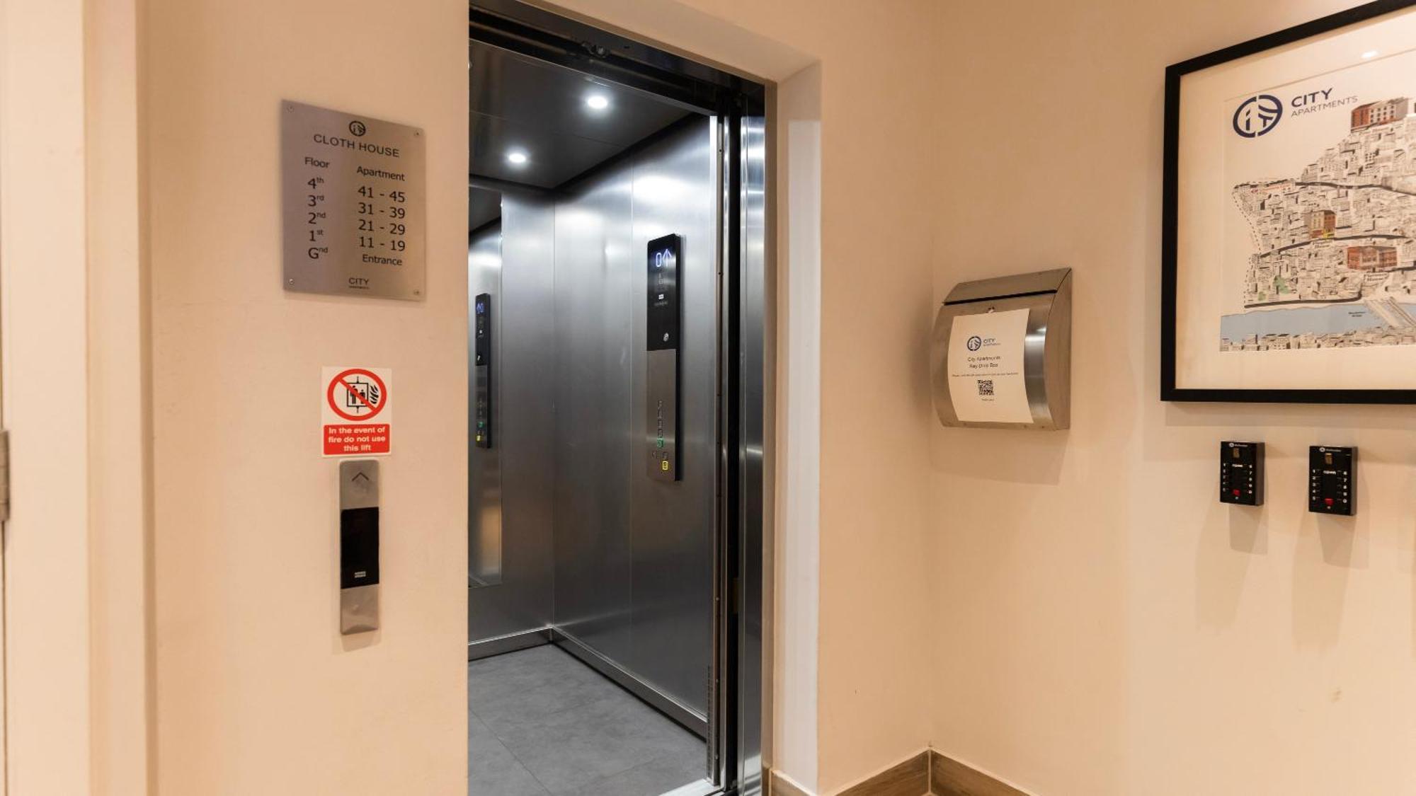 Barbican Serviced Apartments By Lovelystay Лондон Экстерьер фото